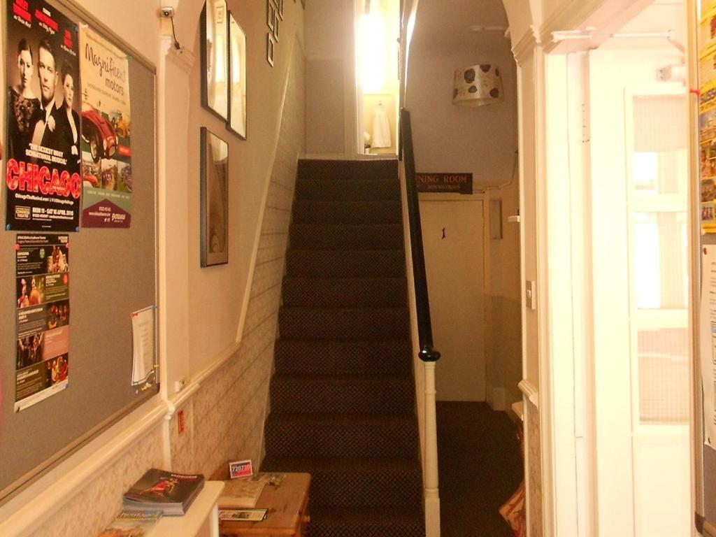 Cromwell House Guest house 4*